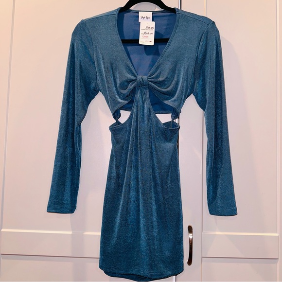 Sky to moon long sleeve bow cut out semi backless mini dress size medium! - Picture 2 of 8